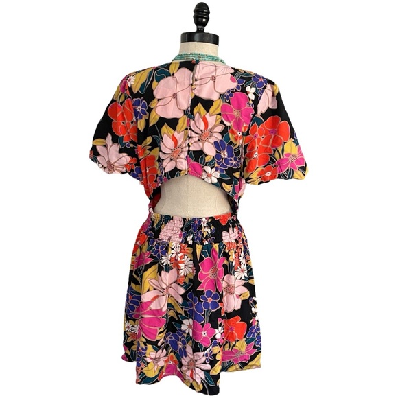Milk & Honey 70’s Floral Puff Sleeve Dress - Deep V Neck - Cutout Back - Size Lg - Picture 5 of 7